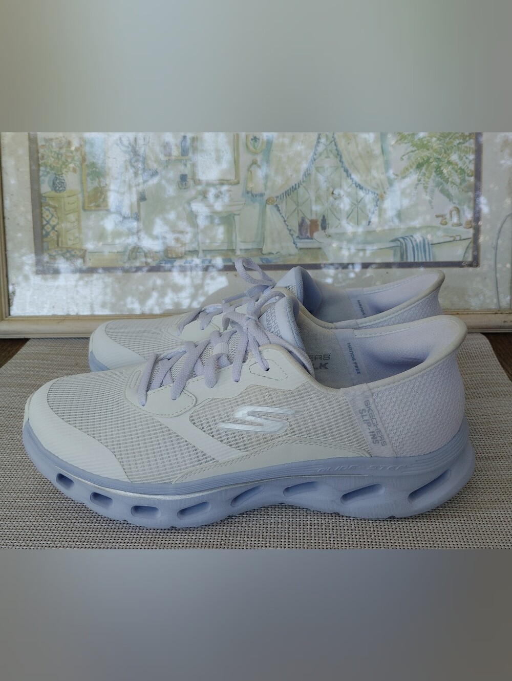 Women's Skechers "Hands-Free Slip-Ins GoWalk Glide-Step 2.0" Shoes. Size 9.
